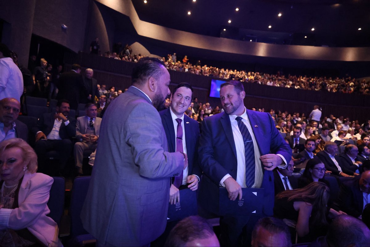 PANNLMX's tweet photo. 💙 Acompañamos a Mauricio Farah en su Segundo Informe de Gobierno, reconociendo los avances y resultados en beneficio de las familias de San Pedro.
#PANNL #SanPedro #JuntosMásFuertes https://t.co/QzYzd9C6Sx