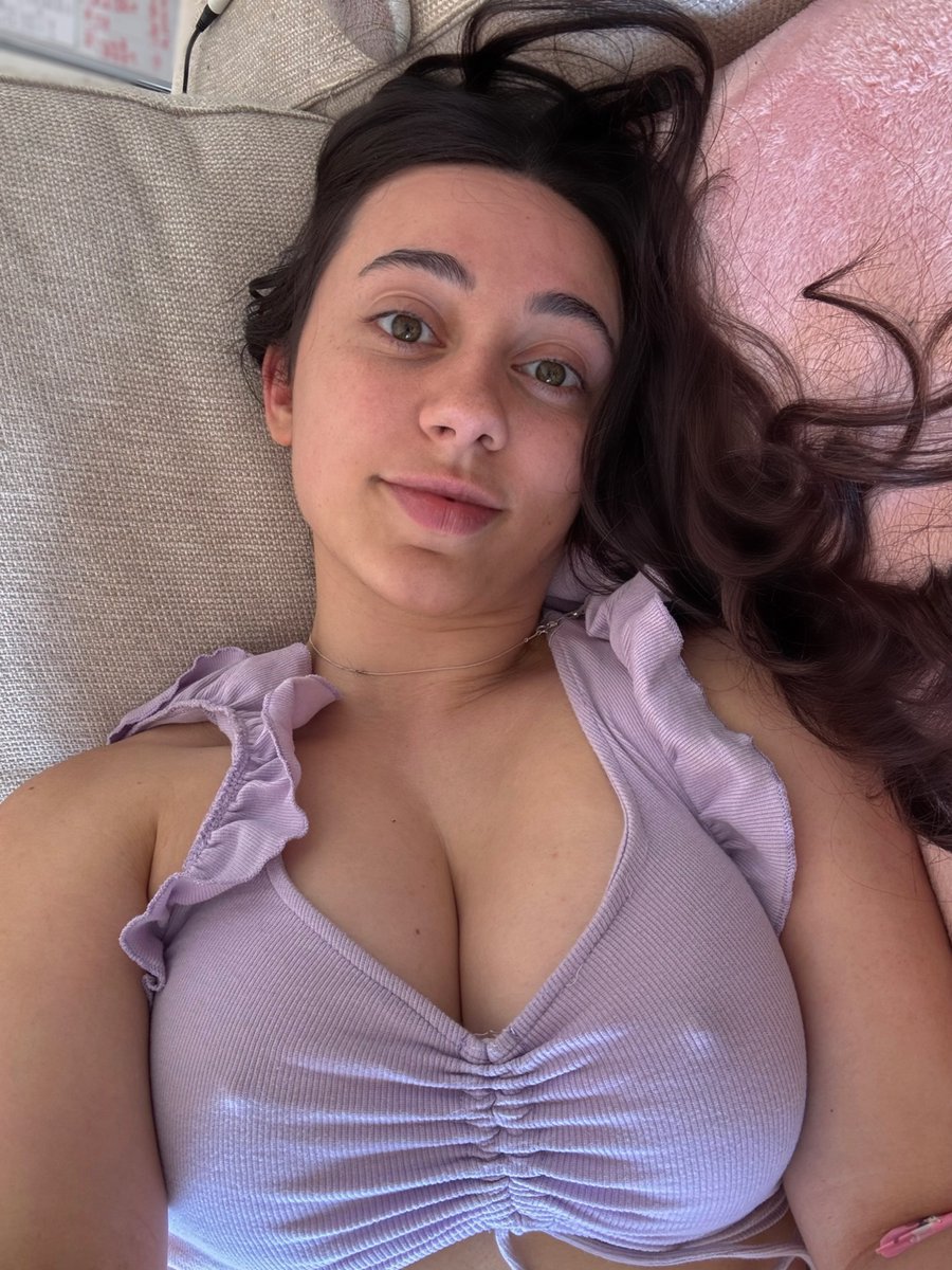 siennagarciaxo's tweet photo. Stop scrolling and say hi 💜 https://t.co/gSjTeHhQzr