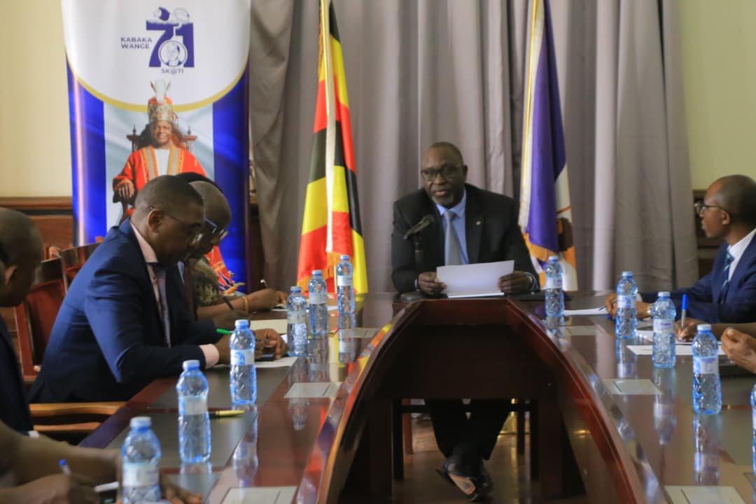 JosephKawuki_'s tweet photo. Obwakabaka buwaddeyo ensimbi obukadde 214,435,890 eri Rotary ezaakafunibwa ku kaweefube w’okuleeta eddwaliro ly’okumazzi. 

Obwakabaka bwa Buganda mu kwongera okusitula omutindo gw’ebyobulamu mu bizinga bwabangawo enteekateeka y’okufuna ensimbi ez’okudduukirira omulimu. 1/2 https://t.co/bpnId3m9xj