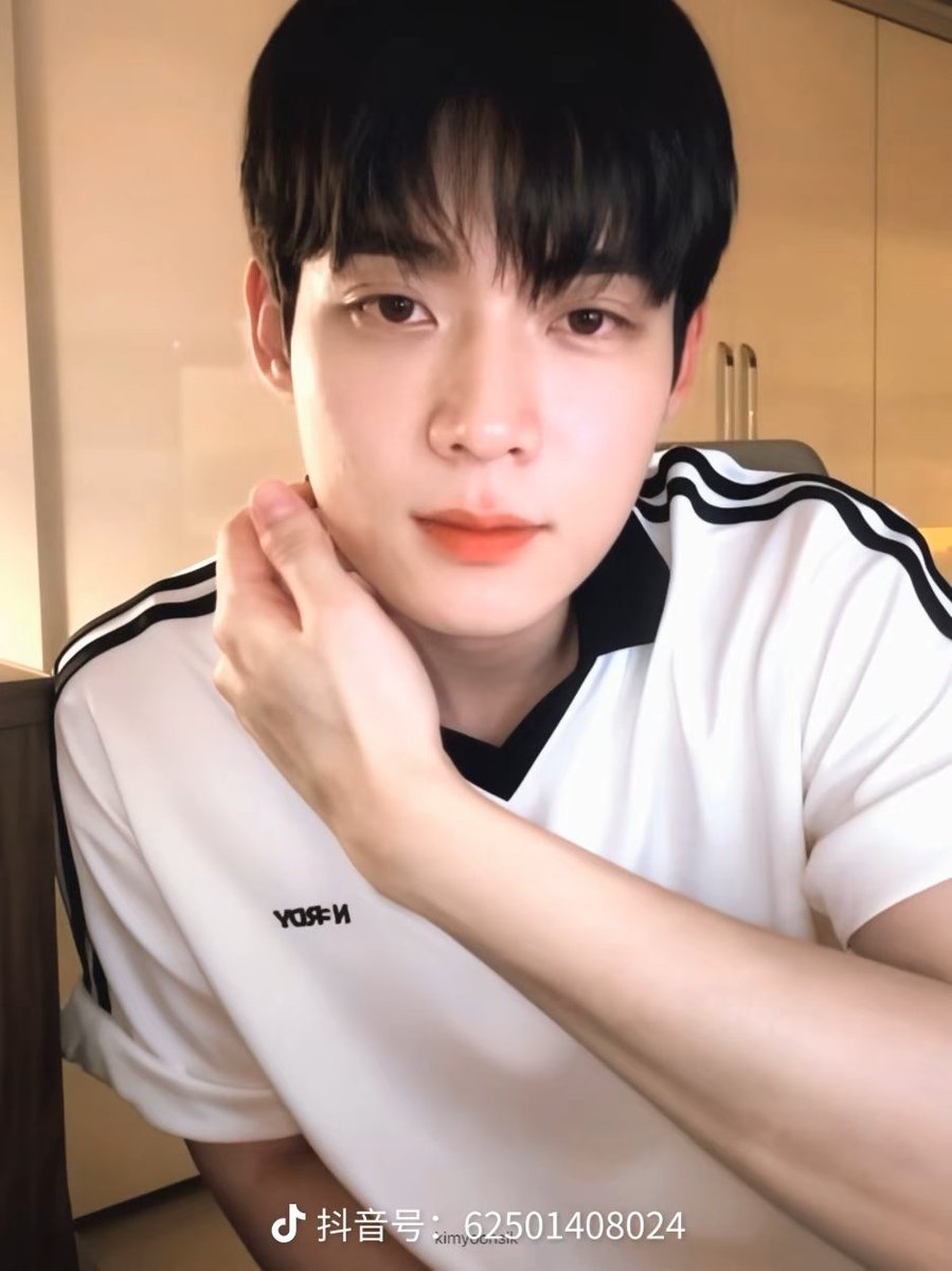 KYS_Mist518's tweet photo. A new city opens a new world of possibilities. Ი ᰍ ݃ ݁ᣟ݂

WELCOME KIM YOON SIK TO PARIS

#YOONSIKPFWSS27
#KIMYOONSIKINPARIS https://t.co/QQ52nWWnn5