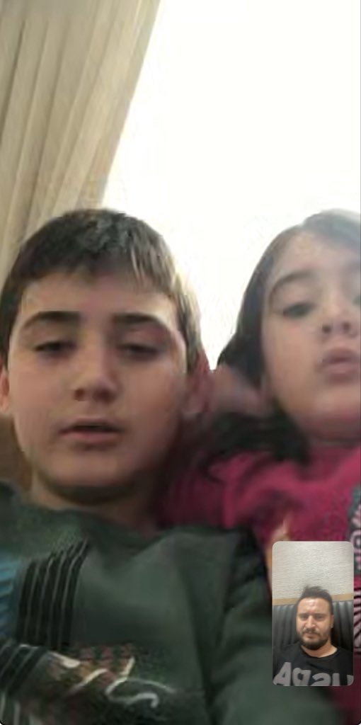 MevlutMaras's tweet photo. 👨‍👩‍👧‍👦 “Çözüm üzerinde çalışılıyor” deniyorsa bunun başlangıç ve bitiş tarihi de açıklansın. İl emri verilmeyecekse hazırlık neden bir yıl önceden tamamlanmadı? Ailelerimiz açık uçlu bir bekleyişe mahkûm edilmesin. #ProtokoleEmirBizeSabır @Yusuf__Tekin @tcmeb @mebpgm @tcbestepe @RTErdogan