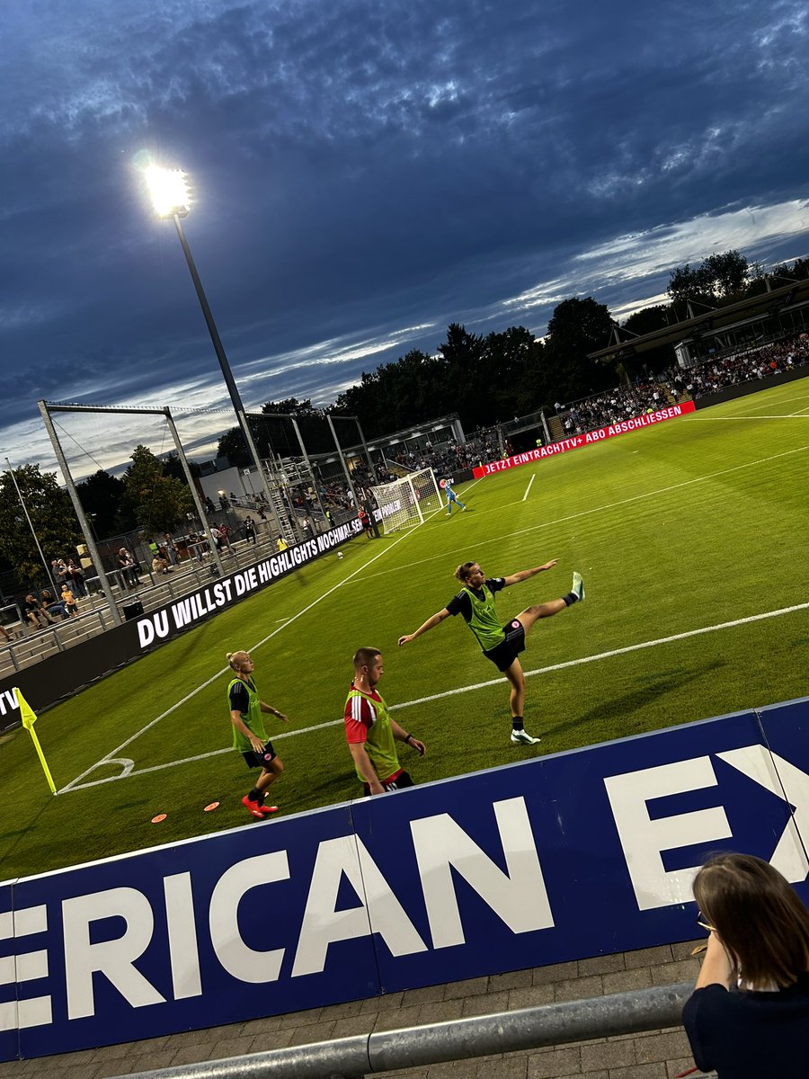 justin_ffm's tweet photo. Puh, genauso zäh wie letzte Woche … vielleicht dann in HZ 2 mit Mühlhaus und Bennison? #sge #eintrachtfrauen https://t.co/3IA8YD6AcP