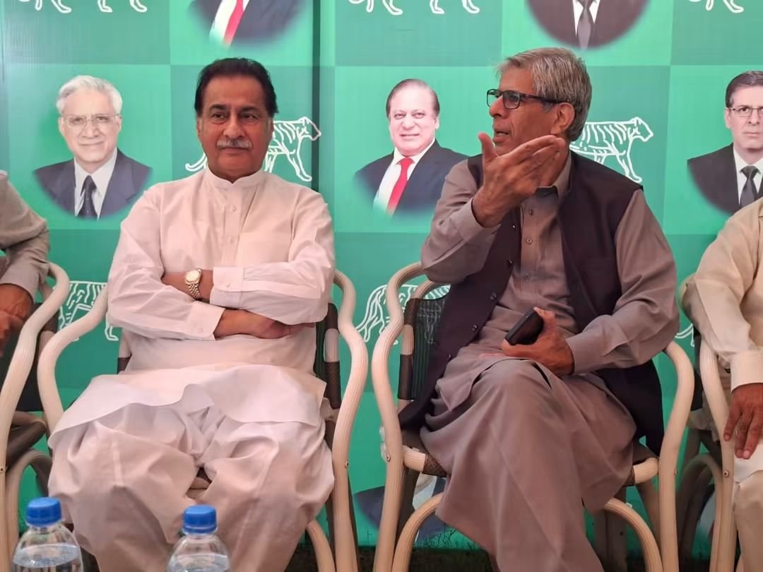 Raashidbvirk's tweet photo. اسپیکر قومی اسمبلی سردار ایاز صادق کی مرحوم ایم این اے محمود بشیر ورک کے گھر آمد۔
مرحوم کے بیٹے اور امیدوار #NA77 راشد بشیر ورک اور اہل خانہ سے فاتحہ خوانی کی۔
#Gujranwala https://t.co/V5AKV0hfZB