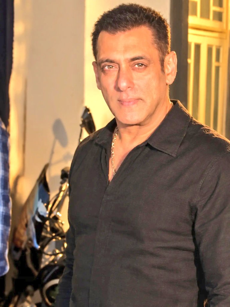 error2294's tweet photo. Vintage #SalmanKhan  🔥🔥

#Monster https://t.co/1HW11c8n4s
