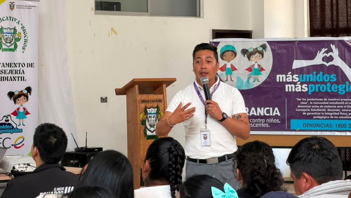 EducacionZ3_Ec's tweet photo. [COTOPAXI] 📚 🙋🏻‍♀️ La Dirección Técnica Zonal de Educación Especializada e Inclusiva capacitó a rectores y líderes institucionales del Distrito Sigchos sobre rutas y protocolos frente a situaciones de violencia, riesgos psicosociales y Plan Escudo para una atención oportuna. https://t.co/wC2Il3CJBH