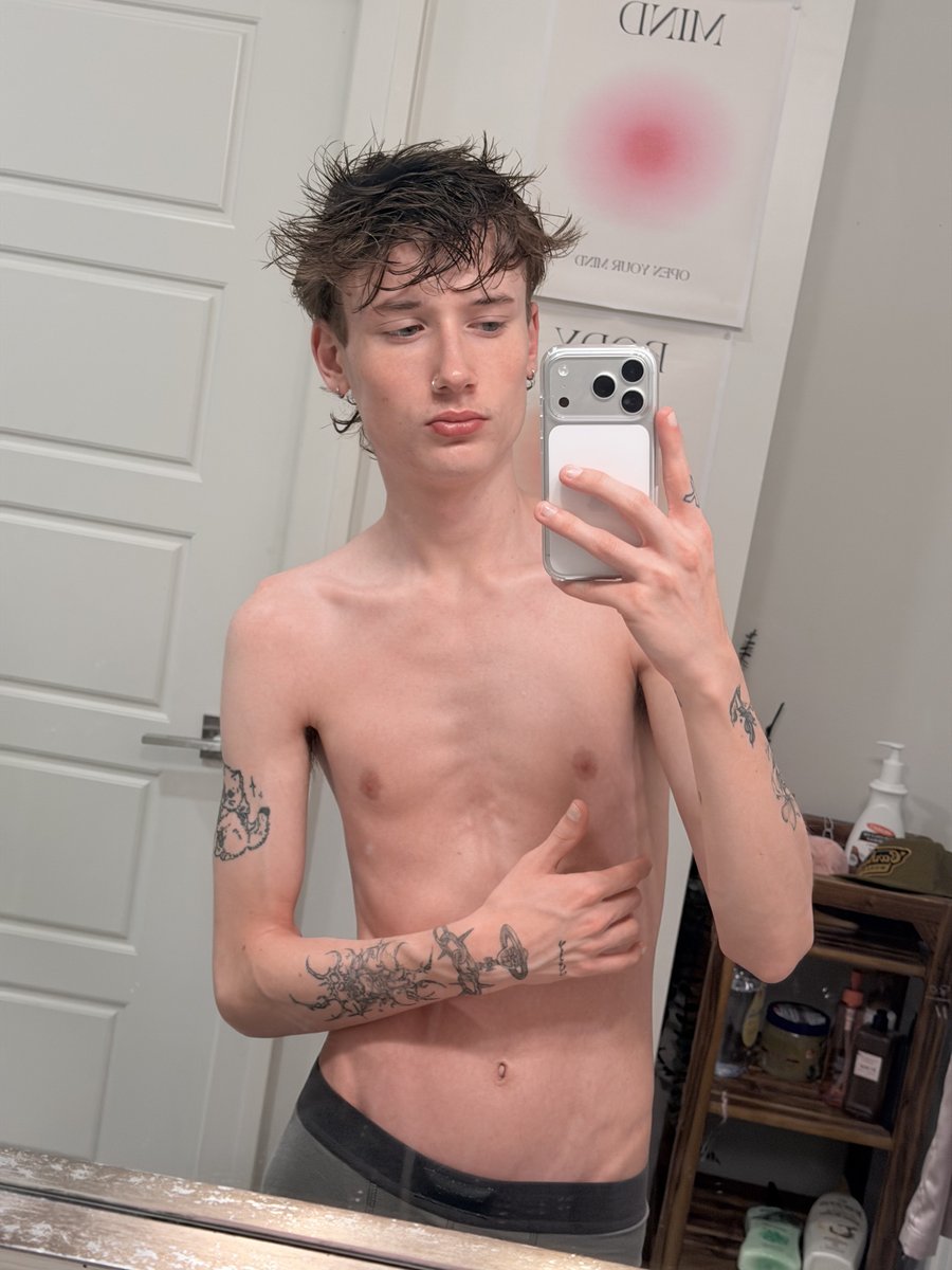 ZaneHartXXX's tweet photo. nude version in comments https://t.co/xqk2aag7L1