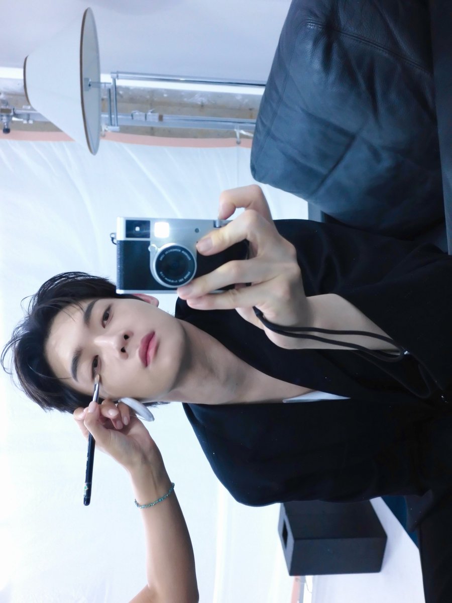 alforkimyoonsik's tweet photo. The journey has arrived at its destination. Now, let the memories begin. Looking forward to a great performance by handsome Kim Yoonsik.

WELCOME KIM YOON SIK TO PARIS

#YOONSIKPFWSS27
#KIMYOONSIKINPARIS https://t.co/3InvP11H9A