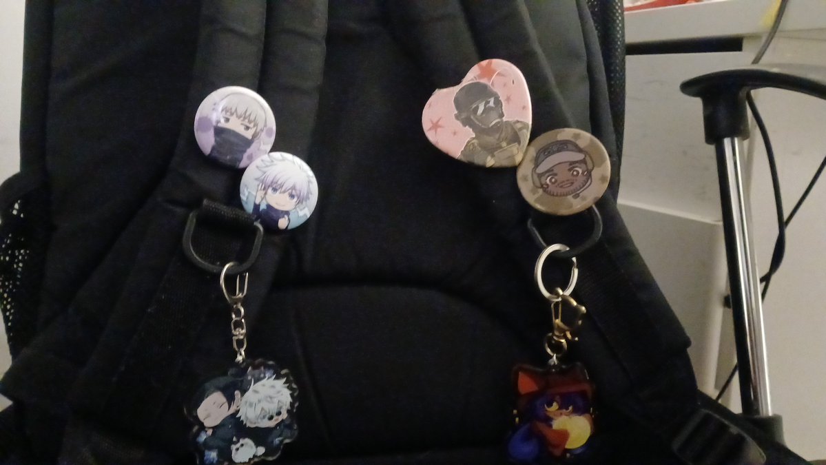 simon_slit's tweet photo. My bagback :3

(I'm gonna get shove into a locker) https://t.co/Kc7aCrYlc5