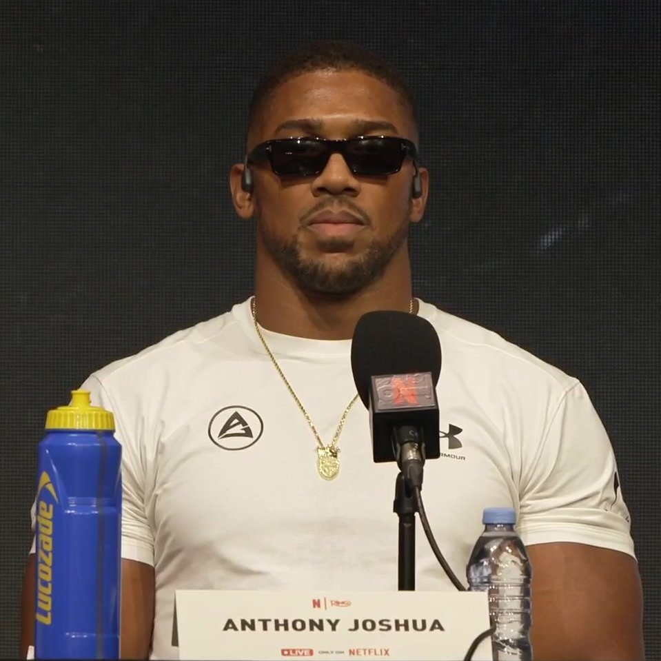 netflix's tweet photo. FURY VS. JOSHUA

#FuryJoshua
Friday, December 11
LIVE from the UK – and only on Netflix https://t.co/EflOUZtb7v