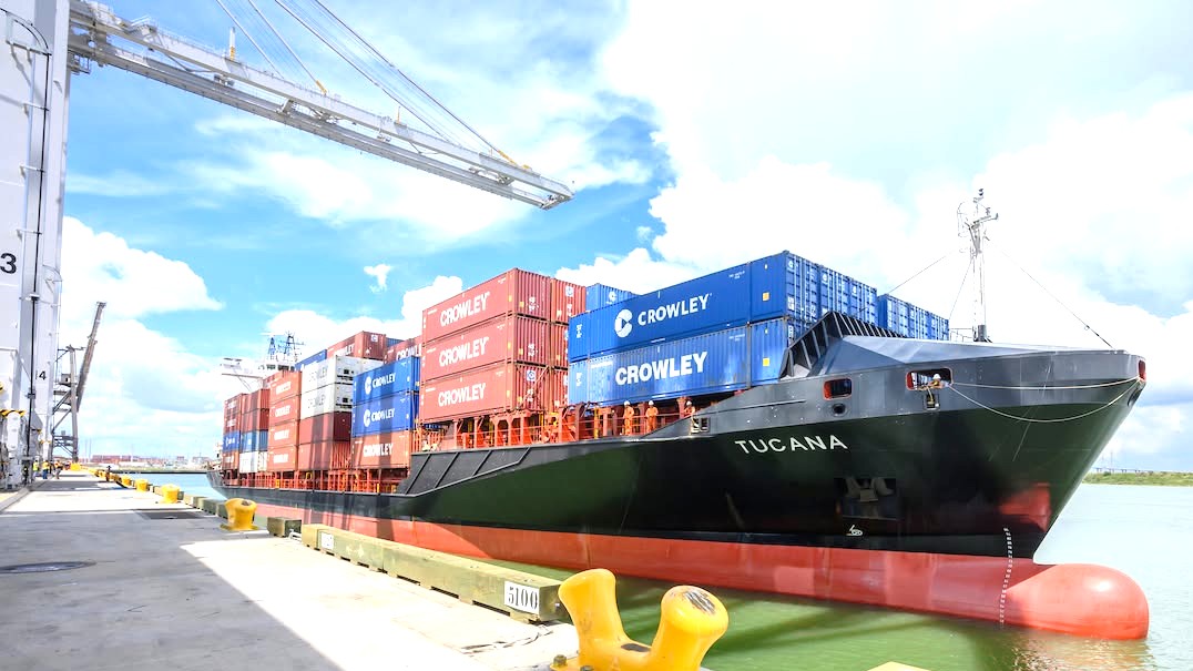 FreightWaves's tweet photo. Port Houston saw steel imports jump 54% in August compared to a year ago, one of the sharpest surges across any cargo category at the Gulf Coast gateway. Container import volumes also continued to climb, supported by holiday season front-loading and strong demand from East Asia.

https://t.co/SJpyLKlJih
