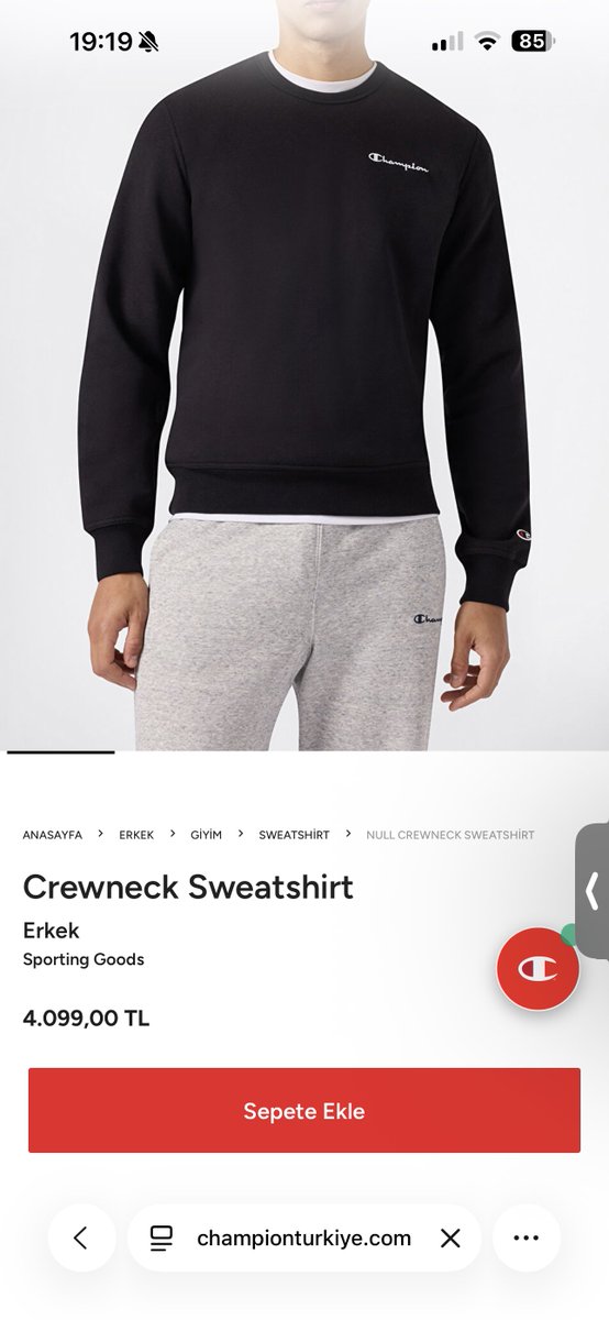 Eda_Akkaya0's tweet photo. @yalandan31 Doğru soru Avrupa’da aynı Sweatshirt 
39€ =2200₺ iken bizde neden 4100₺. https://t.co/Nu7hek4G8C