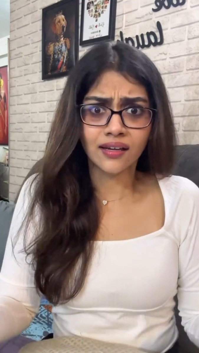 moody_boy23's tweet photo. Preethi munda 😍🔥

Iva deep secrets ipotha konchama veliya varuthu 🌚🤤 https://t.co/VWRgbUubK6