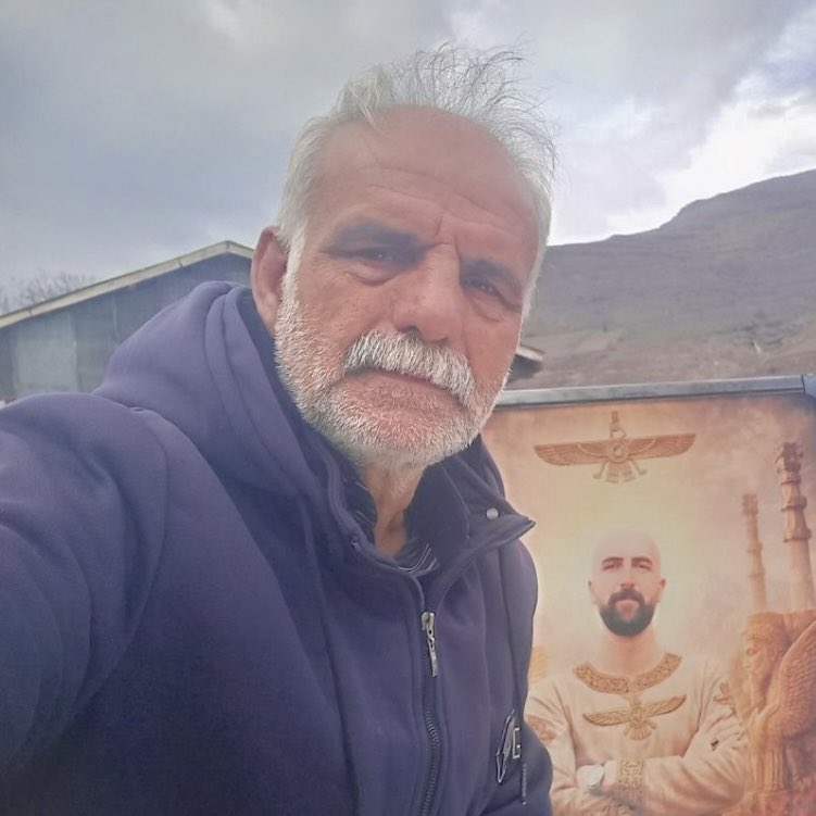 samira_e89's tweet photo. @90210RI «من خوبم، مواظب بابا باش.»

تنها چیزی بود که توی این ۲۶۵ روز، به خوابم اومد و بهم گفت. 💔

من از چند هزار کیلومتر اون‌طرف‌تر چطور مواظب این پیرمرد که انگار یک‌شبه صد سال پیرتر شده باشم؟… https://t.co/qG9qjaXd1q