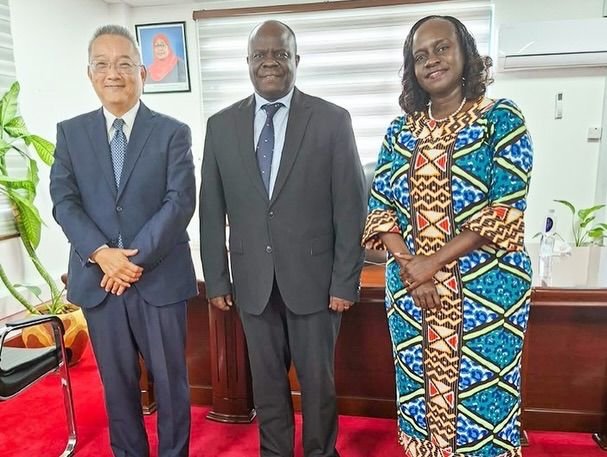 urtupdates's tweet photo. Tanzania and @UNDP are strengthening cooperation on climate finance, environmental protection, NDC implementation and preparations for Nairobi Convention COP12.

@undptz @vpo_tanzania @komatsubarasan1 @UNFCCC @UNEP_Africa @UNEP

READ MORE: https://t.co/R02XIFvyeO https://t.co/I6sQ6ffIWm