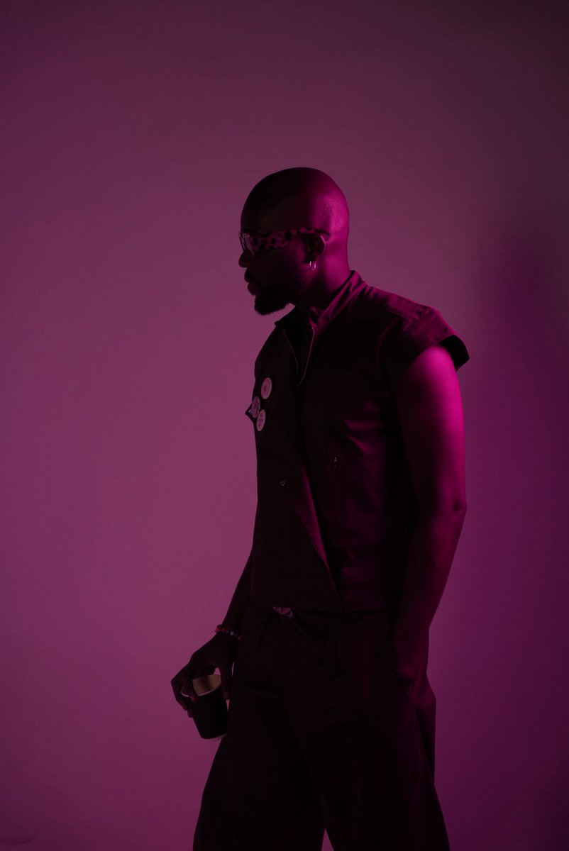whoiscalix's tweet photo. Crazy when you realize you A&amp;R’d the national anthem of the scene 😂

Believed in Ogba from day one, played it unfinished for months, and now we have an official video out now. 

Love seeing everyone believe in it too. ❤️
📸- @therealshakiru https://t.co/sb1BfpCXgt