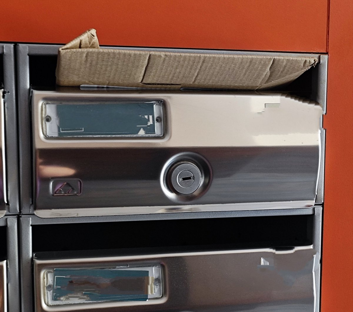 Rondi_Lo's tweet photo. Cuando vuelves del trabajo corriendo por si llega el repartidor de Amazon, te quedas esperando toda la tarde a que venga y recibes un mensaje de que han dejado tu paquete en un lugar seguro 🤦 https://t.co/40vmAnkIAU