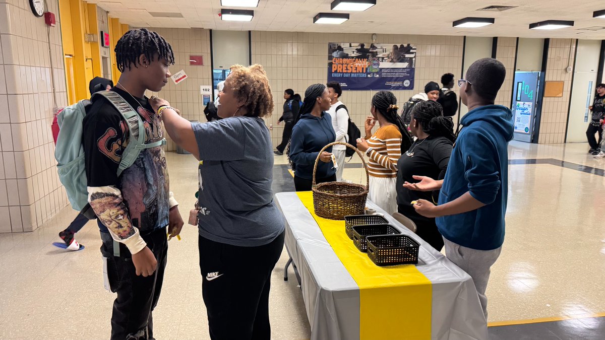 TrumanHS's tweet photo. Truman HS is going gold for Childhood Cancer Awareness Month! Today, our students and staff distributed gold pins, lanyards, and wristbands to spread hope and support young fighters. ๐๐๏ธ
#GoGold #ChildhoodCancerAwareness #TrumanPride https://t.co/NjsVff8ldK