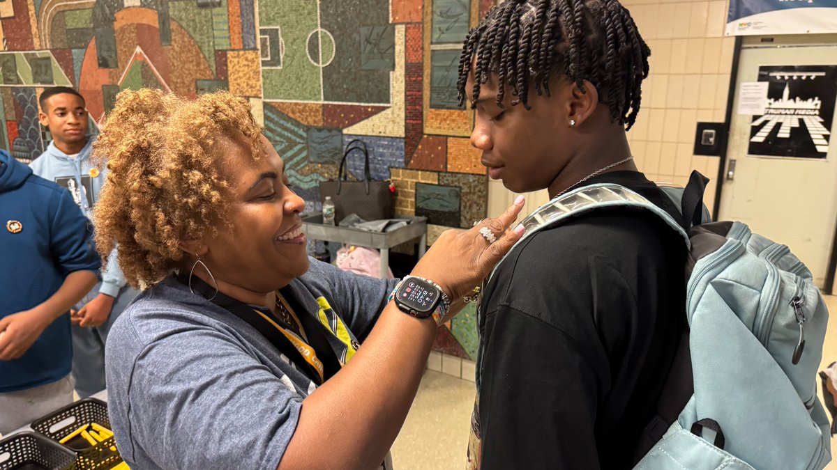 TrumanHS's tweet photo. Truman HS is going gold for Childhood Cancer Awareness Month! Today, our students and staff distributed gold pins, lanyards, and wristbands to spread hope and support young fighters. ๐๐๏ธ
#GoGold #ChildhoodCancerAwareness #TrumanPride https://t.co/NjsVff8ldK