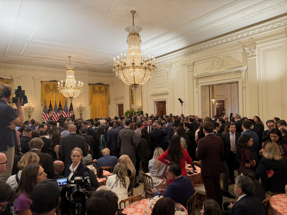 TravisWGillmore's tweet photo. East Room of the White House is packed for the Hispanic Heritage event https://t.co/xzcHBgvVCw