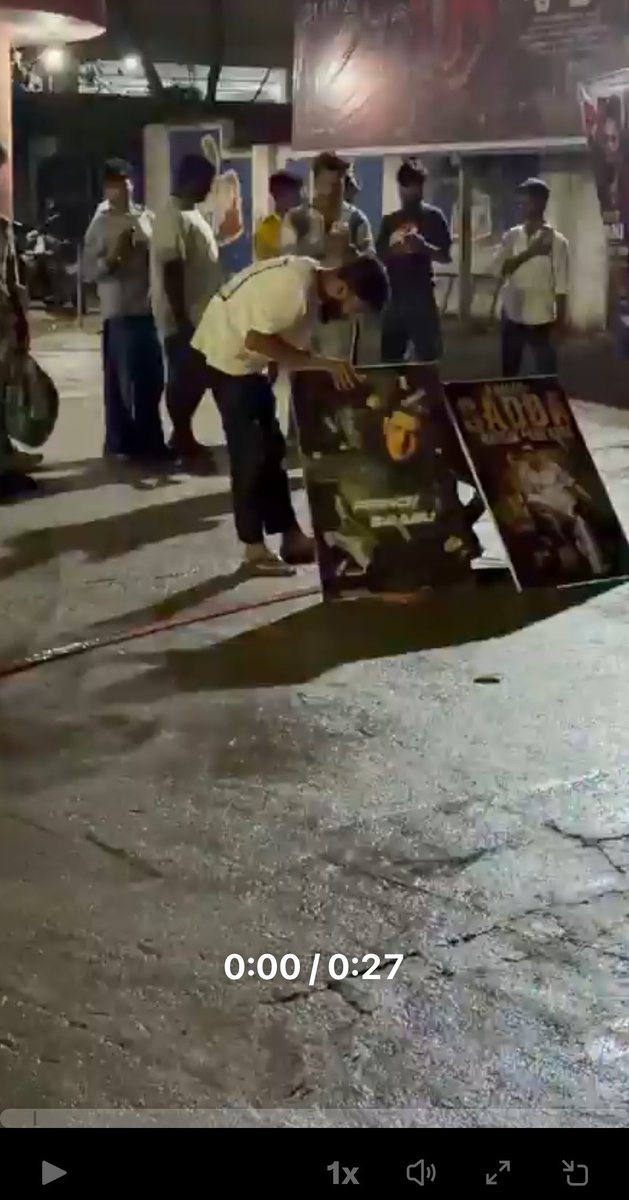 Charan_Sayz's tweet photo. Hyd Vimal premier, Arjun 11am fine

Vimal mrg show - team t one 
Aradhana - insta pages - team cinema, unique tfi
Sushma - MB fans  

Rtc Sudarshan, sandya fans show Ani meeru ofcl ga mention chesina show details.. tweets share cheyandi 

Bengaluru Sandhya  - team united tfi https://t.co/W3FdP8lvxs