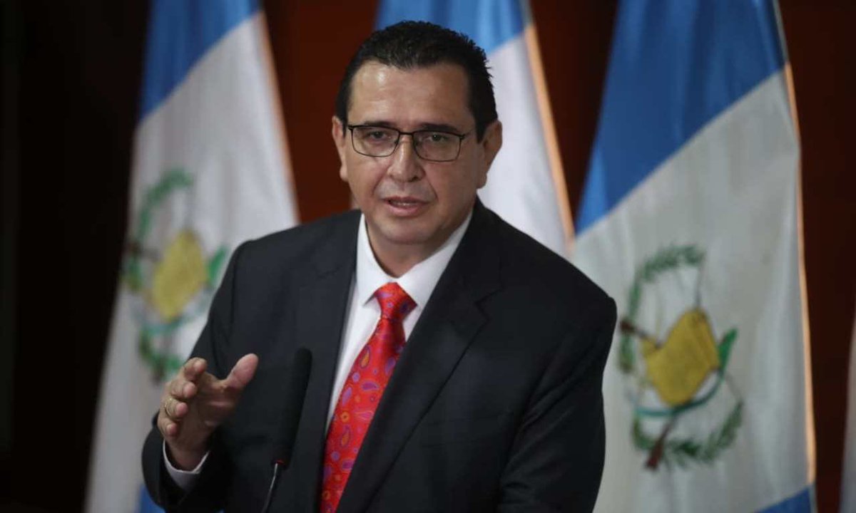 dcuevas_pl's tweet photo. El CSU de Walter Mazariegos autoriza qué el departamento jurídico de la USAC tome acciones legales por posible abuso de autoridad durante el allanamiento que coordinó el @MPguatemala de Gabriel García Luna. https://t.co/iIj2fnASaB