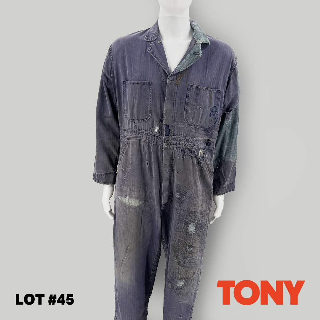 vipfanauctions's tweet photo. This auction item is from Tony. This is Sal’s Screen Worn Wardrobe Item. The components of this lot were worn by Sal while working the docks when Tony comes looking for Manny and spots his truck. Sal and Tony see each other at the docks.

https://t.co/R88FZ7mltd

#tonymovie https://t.co/vYfF5i2mt7