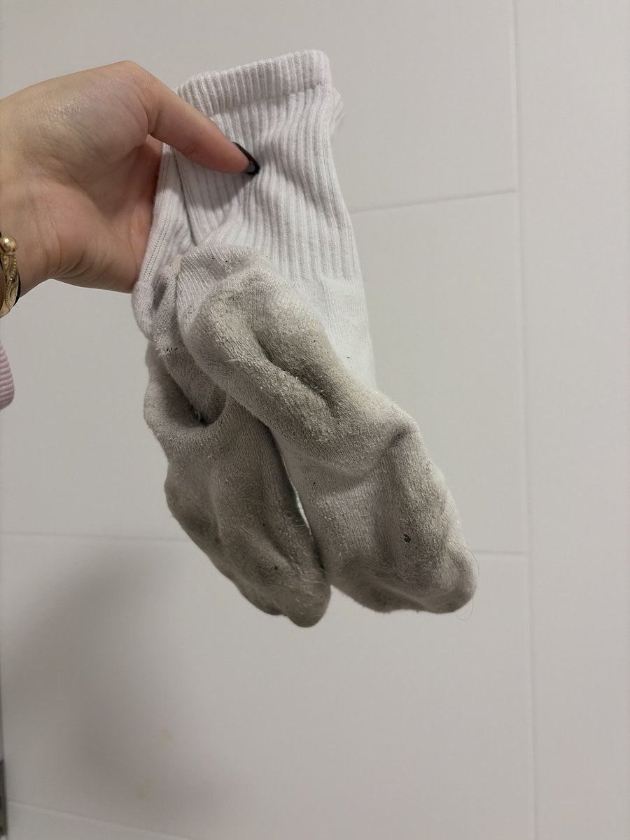 brattykya's tweet photo. 🤢🤮🤮they smell awful omg https://t.co/d62YzTUZmk