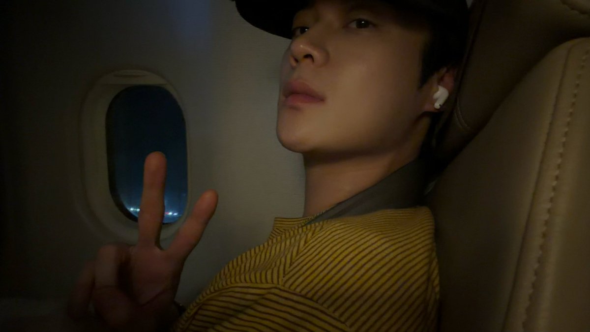 alforkimyoonsik's tweet photo. Paris looks ready for Kim Yoonsik. I don't what kind of surprises will Kim Yoonsik bring...

WELCOME KIM YOON SIK TO PARIS

#YOONSIKPFWSS27
#KIMYOONSIKINPARIS https://t.co/gorwiqqGnQ