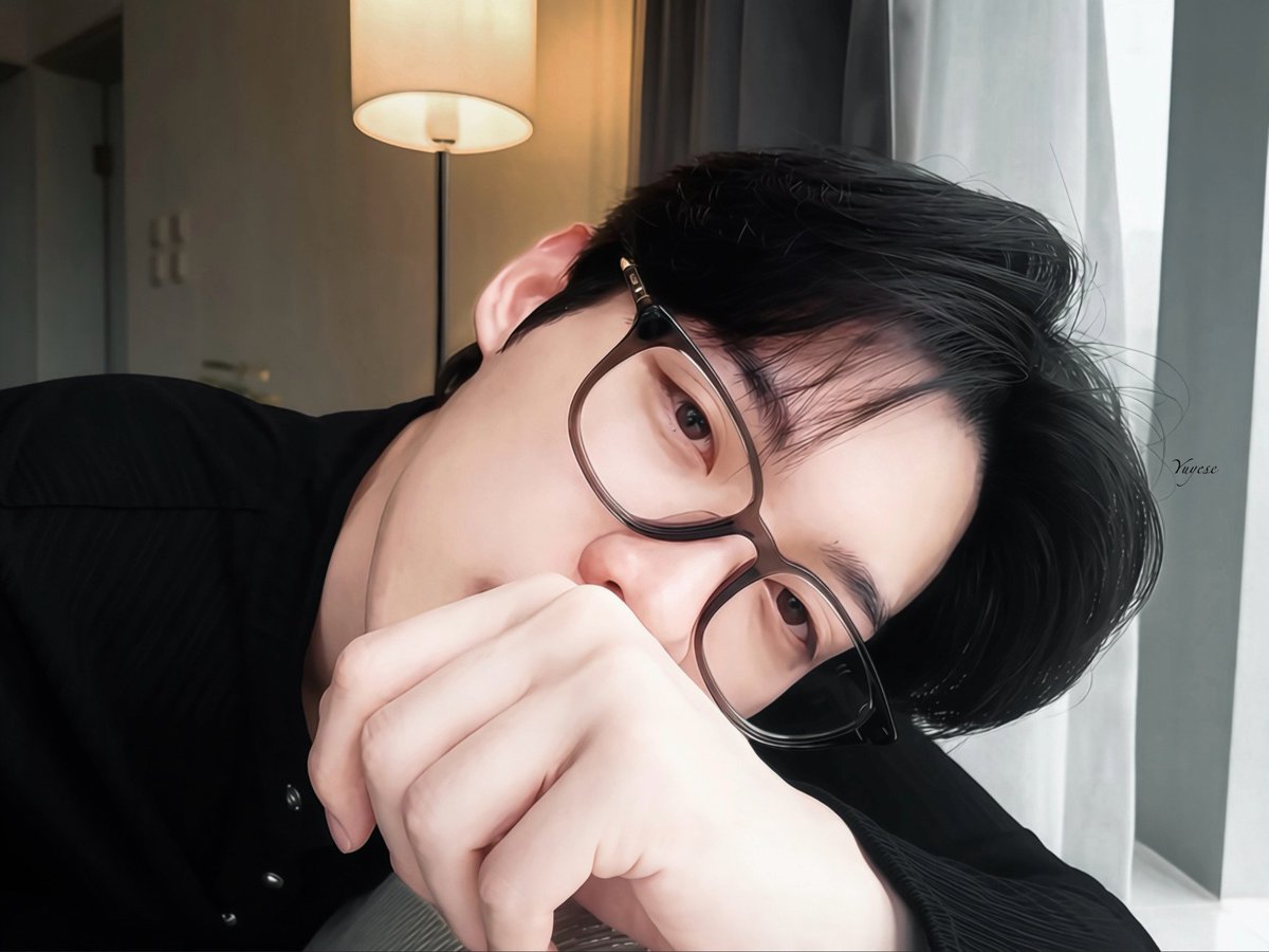 maiii_ieee's tweet photo. Từ những bước chân đầu tiên đến sân khấu thời trang quốc tế, Yoonsik luôn khiến chị tự hào.

WELCOME KIM YOON SIK TO PARIS

#YOONSIKPFWSS27
#KIMYOONSIKINPARIS https://t.co/xVPPJ8LeaC