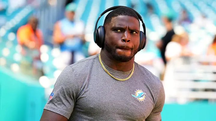 IKE_Packers's tweet photo. Packers have to be the team of choice for Tyreek Hill given Jayden Reed being placed on IR today

The two players are ~relatively~ similar player-type. Hill is also a sure-handed veteran that could open up the field for Jordan Love and playbook for Matt LaFleur

Why?

He’s probably also the best runningback asset available. Andy Reid would run Hill 20+ times a season. Taking a look at free agent backs:

• Raheem Mostert
• Kareem Hunt
• Najee Harris 

Hill is the type of back the Packers need. A third-down Aaron Jones type back with high YPG that can also catch out of the backfield

Make the call Gute. What say you?