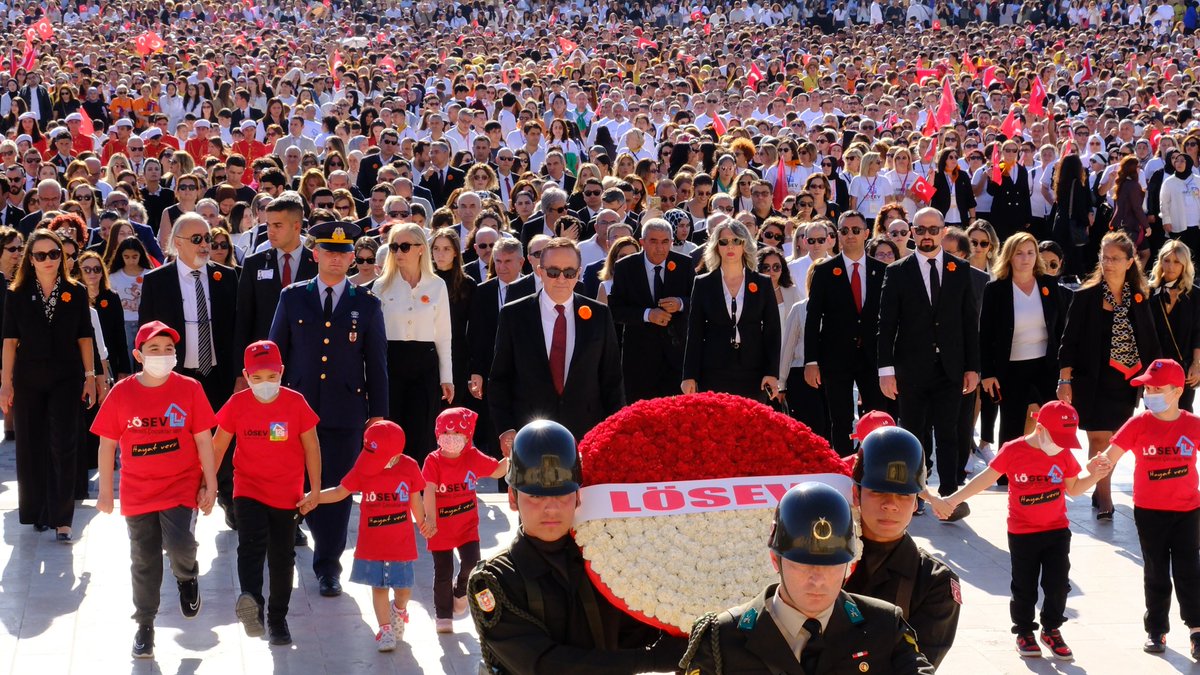 losev1998's tweet photo. 3 Ekim'e son 3 GÜN🇹🇷
#3EkimdeLÖSEVleAnıtkabirde https://t.co/BL9j6Ka9Uz