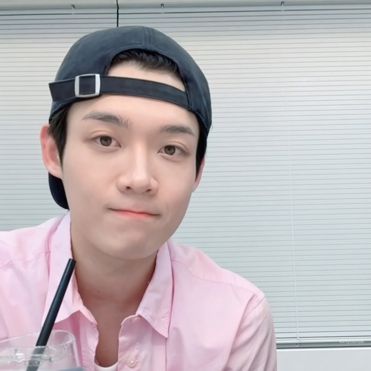 wmyeah1's tweet photo. 파리 패션위크에서 김윤식이 보여줄 새로운 매력에 마음이 두근거려요. 행복한 시간 보내세요✨(#^.^#)😽🩵

WELCOME KIM YOON SIK TO PARIS

#YOONSIKPFWSS27
#KIMYOONSIKINPARIS https://t.co/ZjDFDfplig