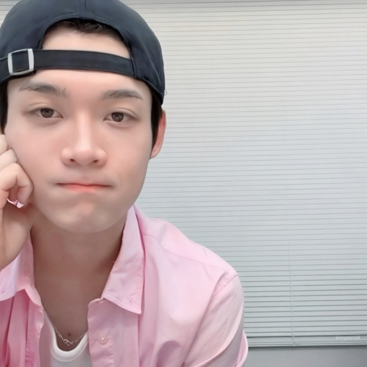 wmyeah1's tweet photo. 파리 패션위크에서 김윤식이 보여줄 새로운 매력에 마음이 두근거려요. 행복한 시간 보내세요✨(#^.^#)😽🩵

WELCOME KIM YOON SIK TO PARIS

#YOONSIKPFWSS27
#KIMYOONSIKINPARIS https://t.co/ZjDFDfplig