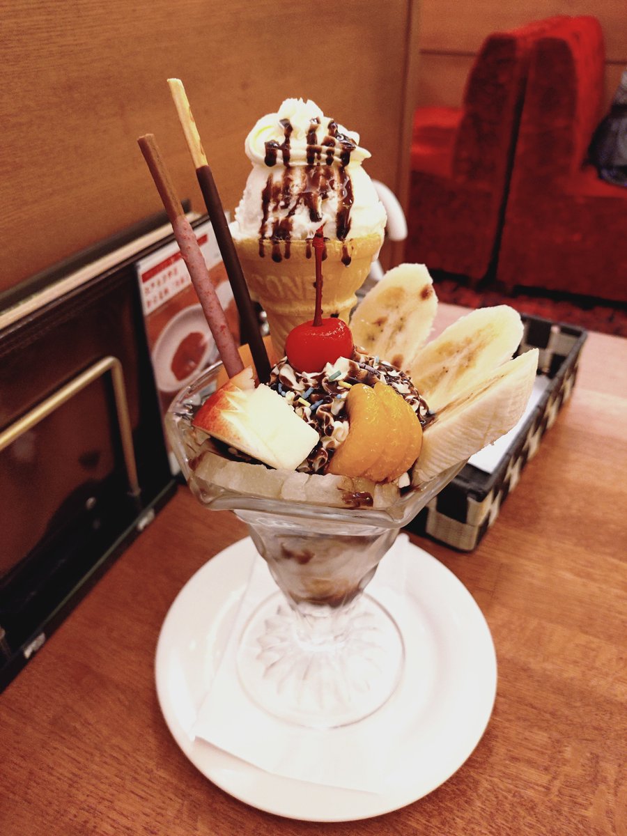 nekotaimu's tweet photo. オリジナルの生クリームが口当たり良き
#純喫茶コレクション
#新宿西武 
#西武パフェ https://t.co/2Hpti0fejO