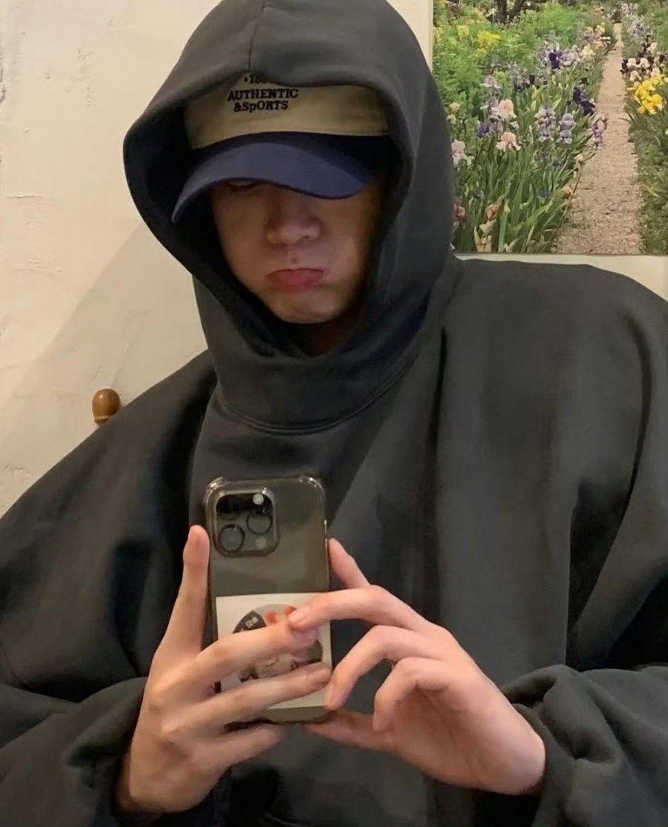 Yyyygee518's tweet photo. Paris welcomes Kim Yoonsik. Looking forward to every moment ahead.
(－ｏ⌒)

WELCOME KIM YOON SIK TO PARIS

#YOONSIKPFWSS27
#KIMYOONSIKINPARIS https://t.co/V8ylt73Gmn