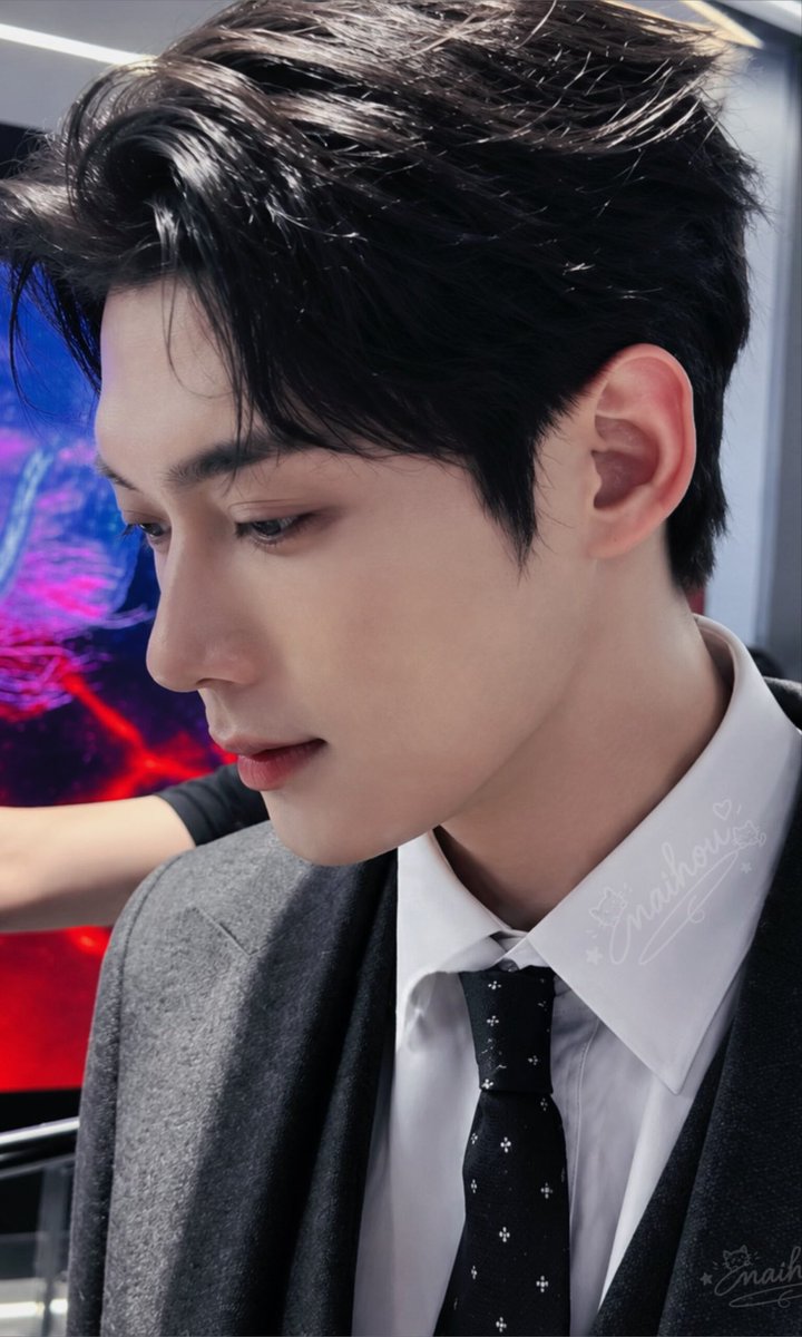 Still_Tonight_'s tweet photo. New streets, new views, new memories. Welcome to Paris, Kim Yoonsik. A new city opens a new world of possibilities. ‧˚꒰🐾୭ ˚. ᵎᵎ

WELCOME KIM YOON SIK TO PARIS

#YOONSIKPFWSS27
#KIMYOONSIKINPARIS https://t.co/e7GfpFtMrx