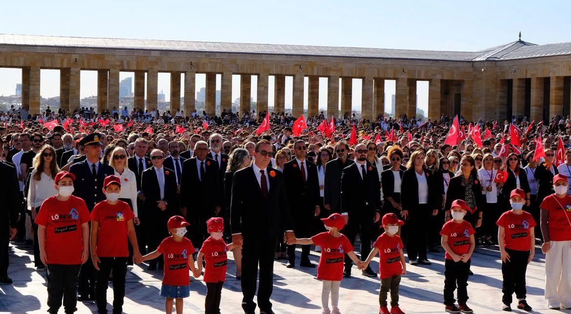 ankulosev's tweet photo. #3EkimdeLÖSEVleAnıtkabirde https://t.co/lOexFQVdeD
