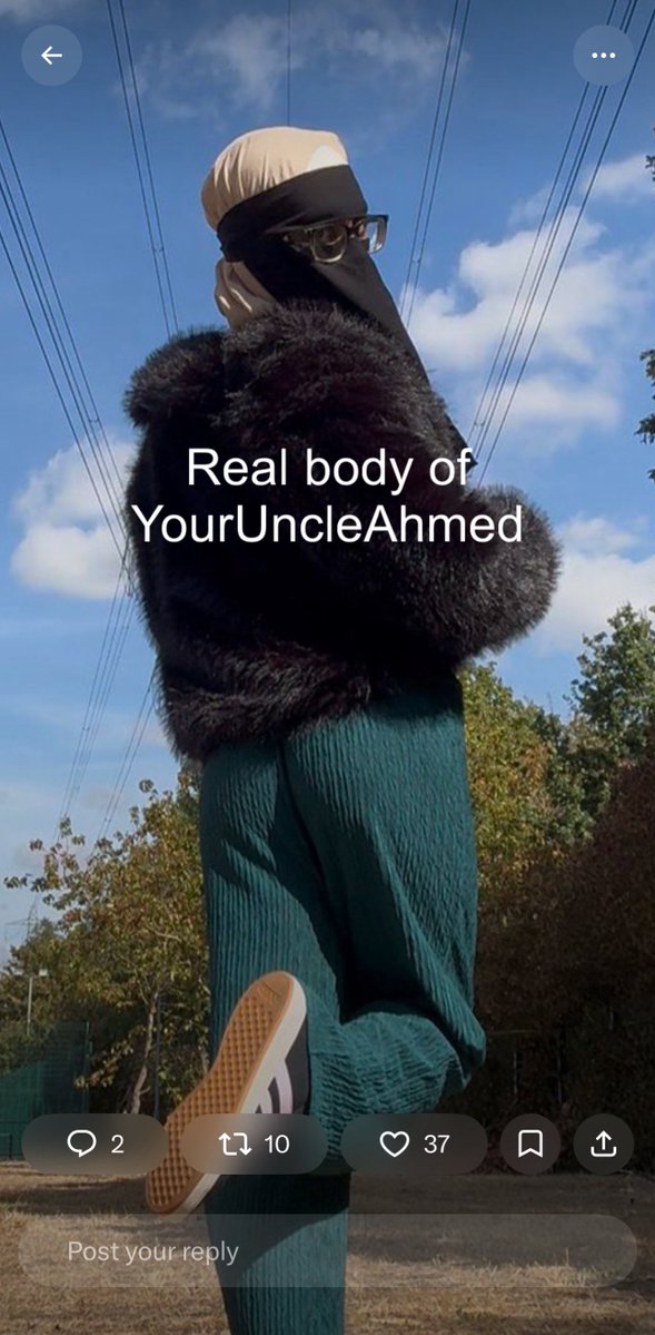 slaveofanaya's tweet photo. People should be warned that there is a man in women’s spaces pretending to be a Niqabi Muslim woman @YourQueenAisha more like YourUncleAhmed https://t.co/cev7zkB7nn