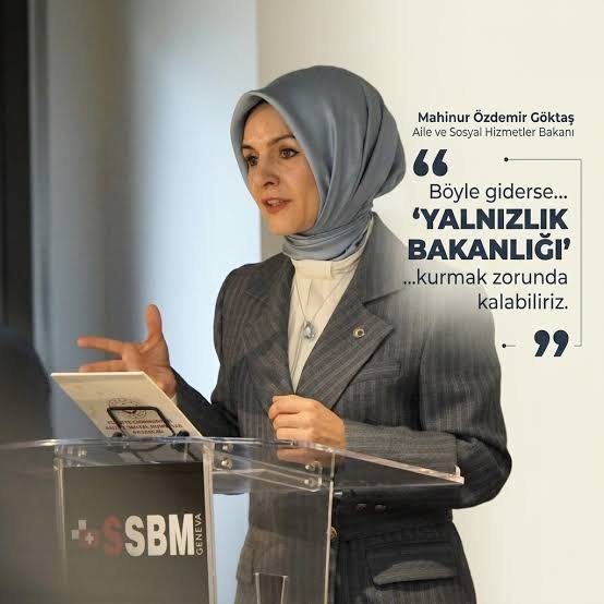 OmerDilara09's tweet photo. 👨‍👩‍👧‍👦 Aileler ayrı kaldıktan sonra “çalışıyoruz” denmesi, zamanında yapılmayan hazırlığın yükünü öğretmenlere bırakıyor. İl emri yoksa alternatif neden bir yıl içinde tamamlanmadı? Artık bekleyişi bitirecek karar ne zaman alınacak? #ProtokoleEmirBizeSabır @Yusuf__Tekin @tcmeb @mebpgm @tcbestepe @RTErdogan
#ProtokoleEmirBizeSabır