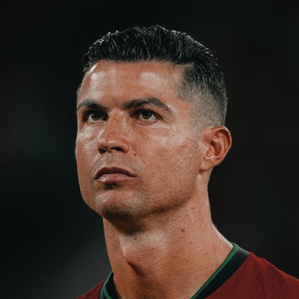 TouchlineX's tweet photo. 🚨🚨 𝗠𝗔𝗝𝗢𝗥 𝗕𝗥𝗘𝗔𝗞𝗜𝗡𝗚: Cristiano Ronaldo could RETIRE from international football and bring his Portugal career to an END following the polemic with manager Jorge Jesus. 

The tension has reached a point where Ronaldo’s future with the national team is now in SERIOUS DOUBT.

— @marca