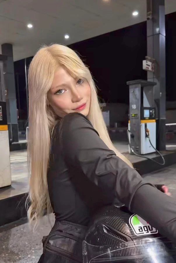 JustAnIranianIr's tweet photo. 19-year-old Diana Bahador — “Baby Rider” — rode superbikes without a hijab in a country that forbids both.
She joined the protests in Gorgan. Around midnight on 8–9 January 2026, security forces shot her twice with live ammunition.
Her family searched two days for her body. Then they were told: pay for two bullets which their daughter got murdered with and bury her in secret and say it was a car crash if they want their daughter’s body back !