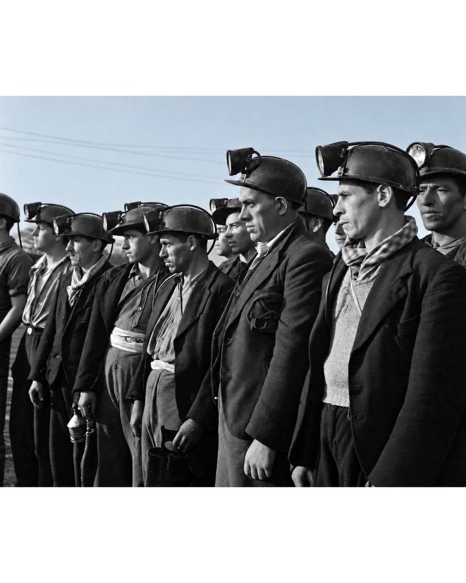 Valeskarrillo's tweet photo. 🕊️A las 20:20 horas del 30 de septiembre de 1994, una explosión de gas grisú arrebató la vida de 21 trabajadores del Pique Arenas Blancas. Aquella tragedia  enlutó a toda la Cuenca del Carbón y marcó para siempre la memoria de nuestra comuna. https://t.co/waO683uoO5