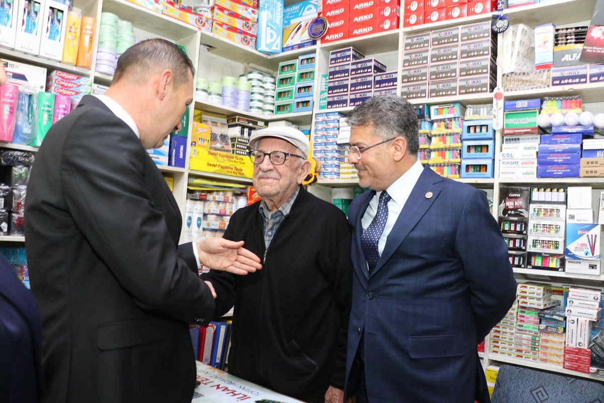 farukaytek's tweet photo. ❝AK Parti; alın terinin kıymetini bilen, milletimizin sesini gönülden dinleyen, emeğin ve helal kazancın yanında duran büyük bir millet hareketidir.❞

#TürkiyeYüzyılıBuluşmaları kapsamında; çarşısında güvenin, sokaklarında samimiyetin, insanında kadirşinaslığın yaşadığı Bor’dayız.

İlçe Koordinatörlerimiz Türker Ataç, Adil Orçun Altınsoy, Kuddusi Çelik, Özata Erdoğan ve Osman Çapar, Bor İlçe Başkanımız Melek Yurdağül, Bor Belediye Başkanımız Serkan Baran, İl Genel Meclisi Üyelerimiz Erdal Niğdelioğlu, Süleyman Yalçın ve Nihat Tarım, İlçe Kadın Kolları Başkanımız Gülbahar Polat, İlçe Gençlik Kolları Başkanımız Fevzi Öztürk ve kıymetli teşkilatımızla esnafımızı ziyaret ederek hayırlı işler diledik, hemşehrilerimizle sohbet ederek talep ve beklentilerini dinledik.

Milletimizle kurduğumuz gönül bağını güçlendirecek, Türkiye Yüzyılı yolunda aynı azim ve kararlılıkla çalışacağız.

📍Bor, Niğde