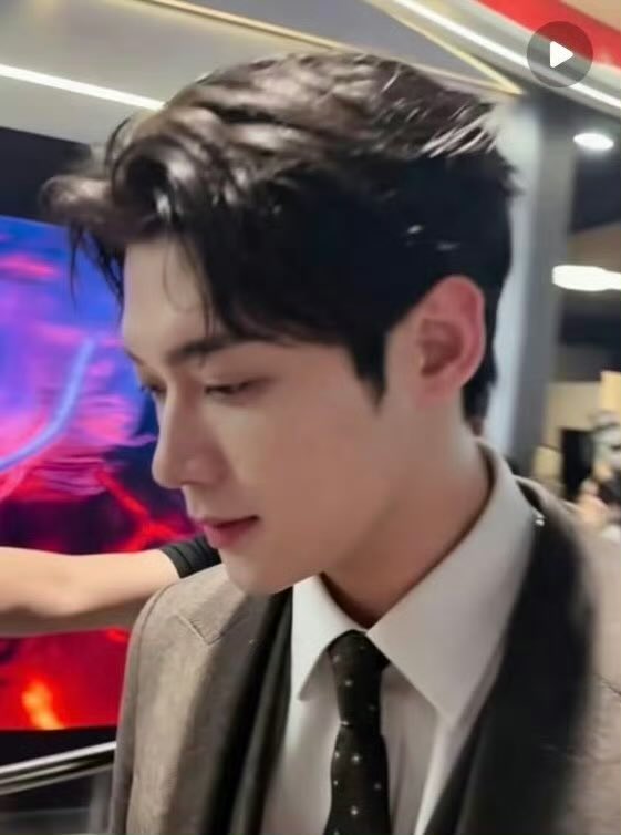 ppyao2's tweet photo. Can't wait to see all the stunning moments he will show us at Paris Fashion Week!😽🩵ദ്ദി(˶>𖥦<˶)✧

WELCOME KIM YOON SIK TO PARIS

#YOONSIKPFWSS27
#KIMYOONSIKINPARIS https://t.co/faLnVuszAk