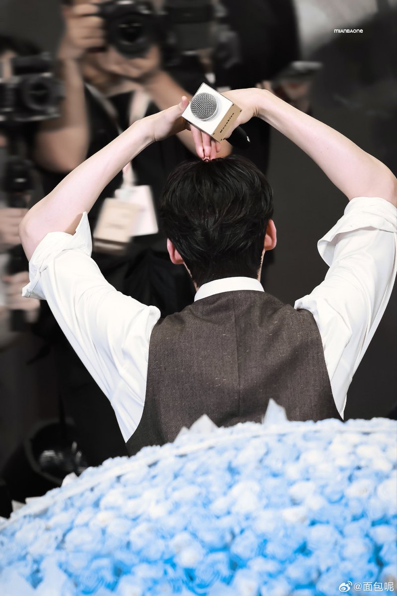 ppyao2's tweet photo. Can't wait to see all the stunning moments he will show us at Paris Fashion Week!😽🩵ദ്ദി(˶>𖥦<˶)✧

WELCOME KIM YOON SIK TO PARIS

#YOONSIKPFWSS27
#KIMYOONSIKINPARIS https://t.co/faLnVuszAk