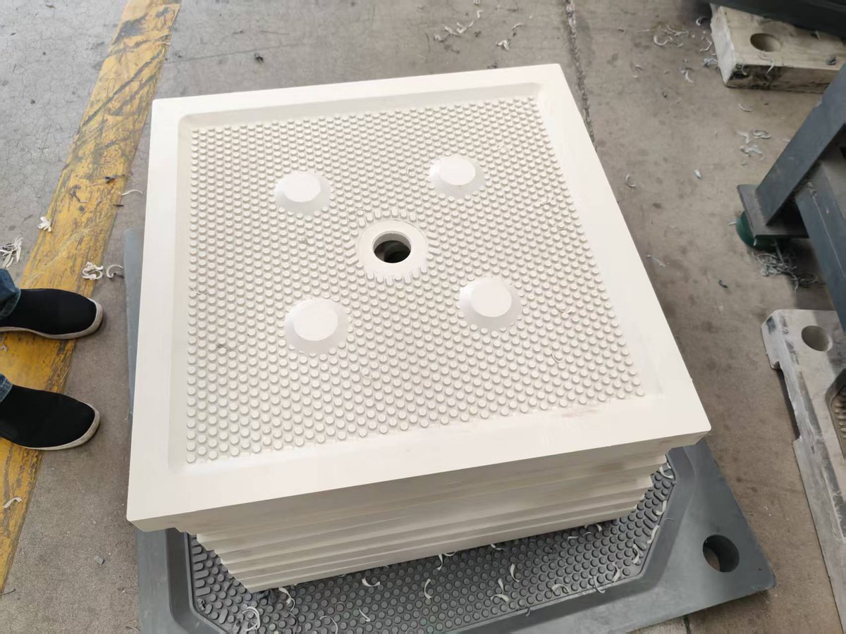 extreme_2024's tweet photo. High Precision Filter Plate Mold for Industrial Applications #FilterPlateMold #IndustrialMold #Manufacturing #Filtration #B2B https://t.co/d5SfSxxClr