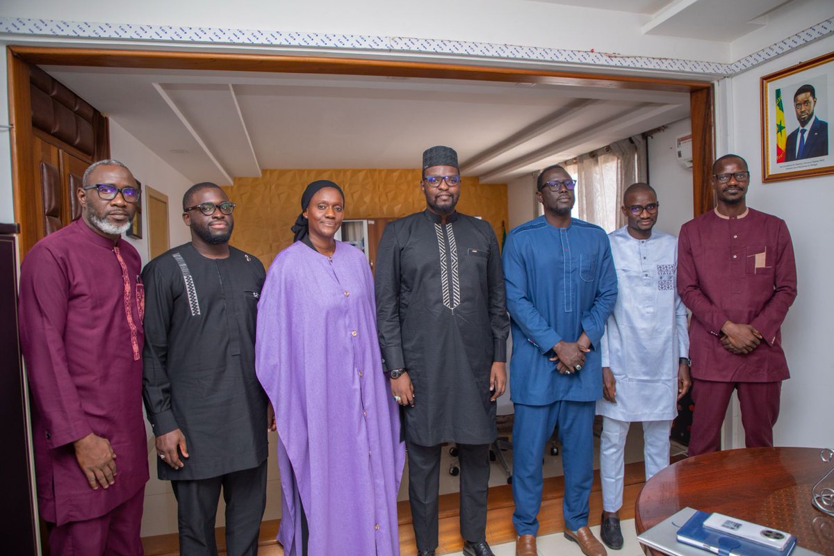 ProdacSenegal's tweet photo. Après la rencontre du mois d'avril dernier, le PRODAC et le FONSIS poursuivent leurs échanges pour une zone industrielle aquacole de 500 ha, dont 70 ha en phase pilote au DAC de KMS, et pour la mobilisation de financements pour la relance et l'extension des DAC.
#Prodac https://t.co/TRNTZTPyJ2