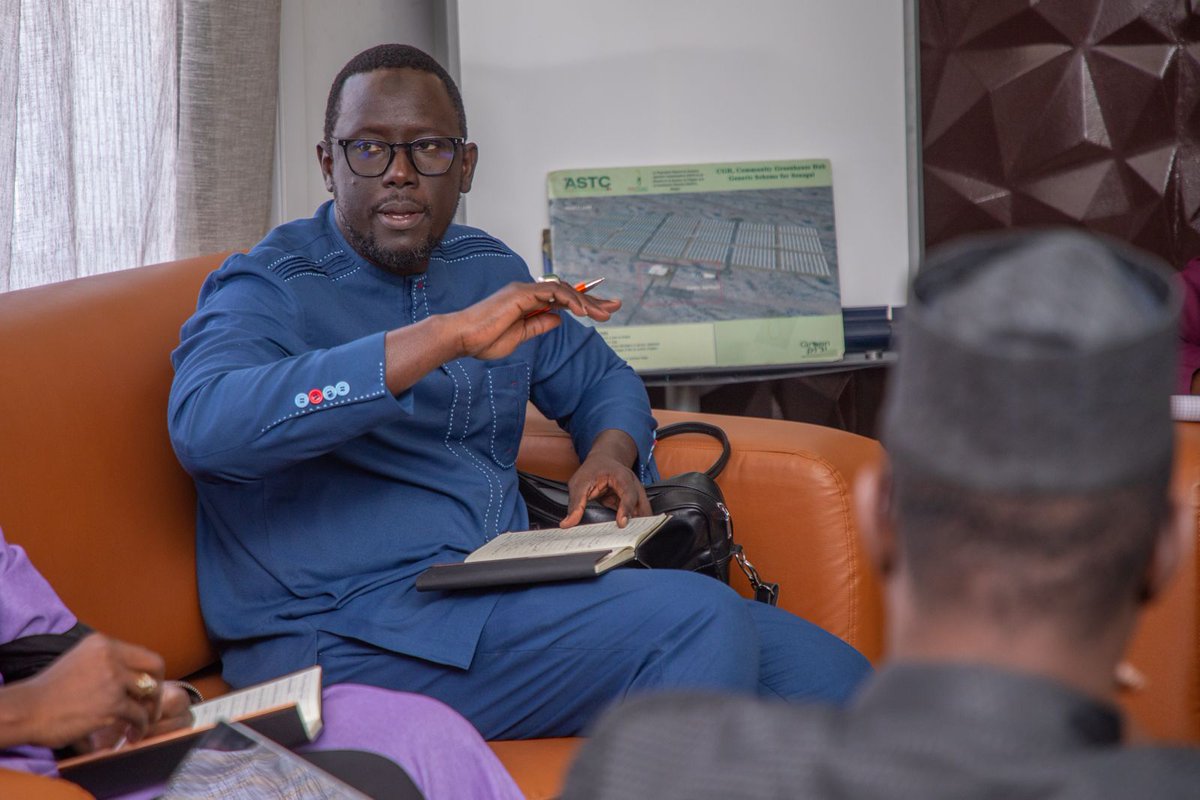 ProdacSenegal's tweet photo. Après la rencontre du mois d'avril dernier, le PRODAC et le FONSIS poursuivent leurs échanges pour une zone industrielle aquacole de 500 ha, dont 70 ha en phase pilote au DAC de KMS, et pour la mobilisation de financements pour la relance et l'extension des DAC.
#Prodac https://t.co/TRNTZTPyJ2