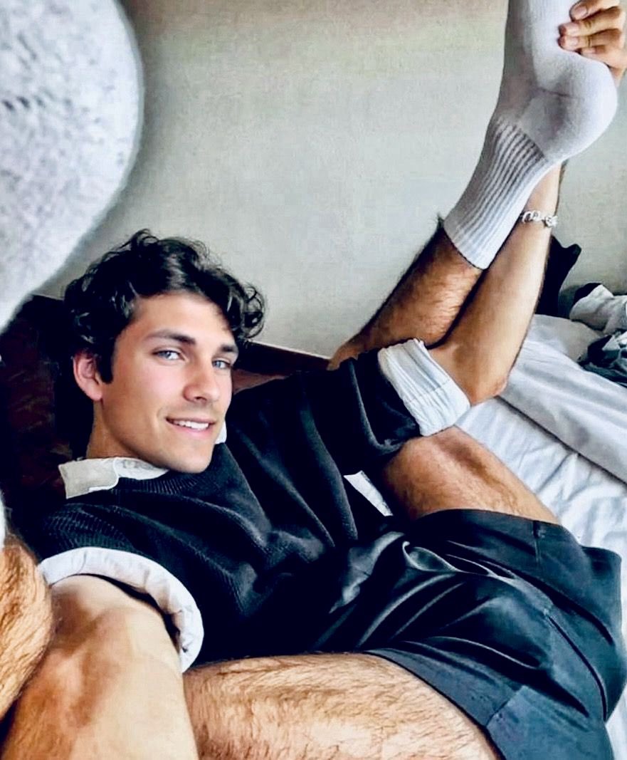 abbot_bgb's tweet photo. Hey, Sexy! 😎🤙 Wanna help me get these things off?? 💥🧦🖤💋 https://t.co/eRgMMn9l3n