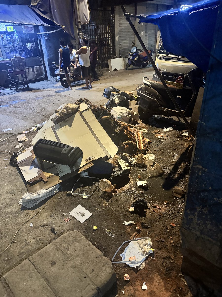 arjun_zaveri's tweet photo. @mybmc @mybmchealth how do we manage with this ??? https://t.co/1DuuCAhyv6